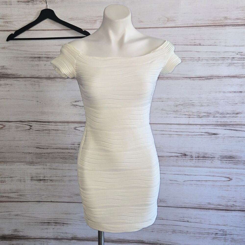 Brat Star Bodycon Cream Textured Bodycon Off the Shoulder Mini Dress sz Small